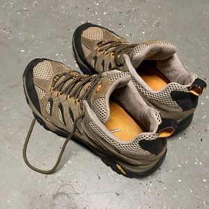 Mens Merrell Moab Ventilator hiking shoes with vibram soles